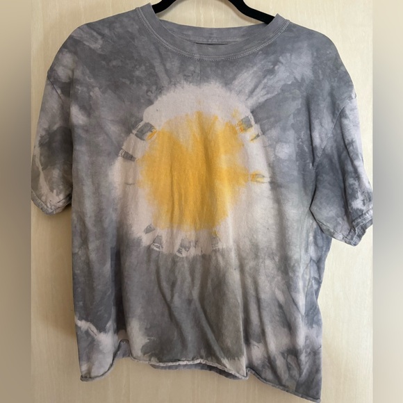 Gildan Tops - SUN-BURST ☀️ GRAY AND YELLOW TIE-DYE T-SHIRT